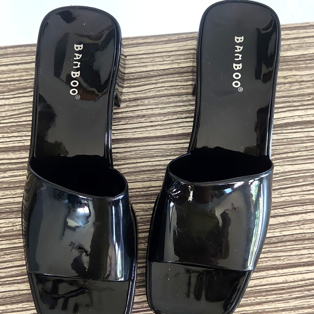 BAMBOO Women's Glossy Black Mules - Picture 2 of 8
